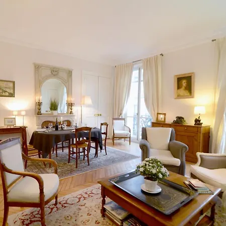 Champs Elysees Apartman