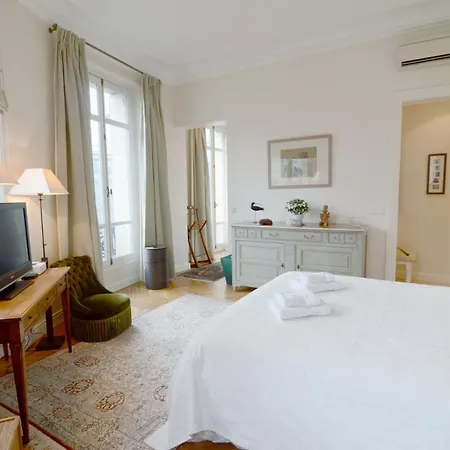 Champs Elysees Apartman