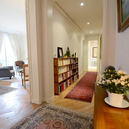 Champs Elysees Apartmán