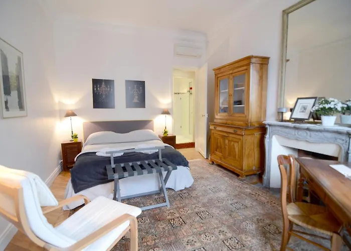 Champs Elysees Apartament *